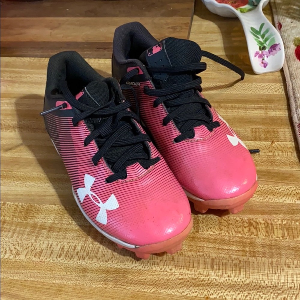 Kids size 13 under armor cleats!